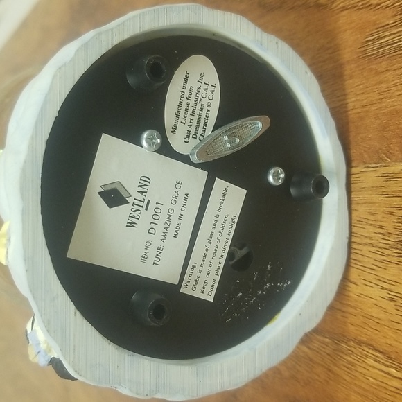 Dreamsicles snow globe westland music box - Picture 5 of 5